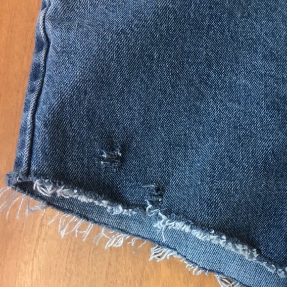 Wrangler distressed cut off blue jeans - Picture 4 of 9